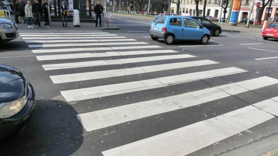 crosswalk-377532_1280
