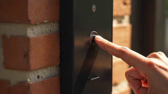 people-interacting-with-ai-their-daily-lives